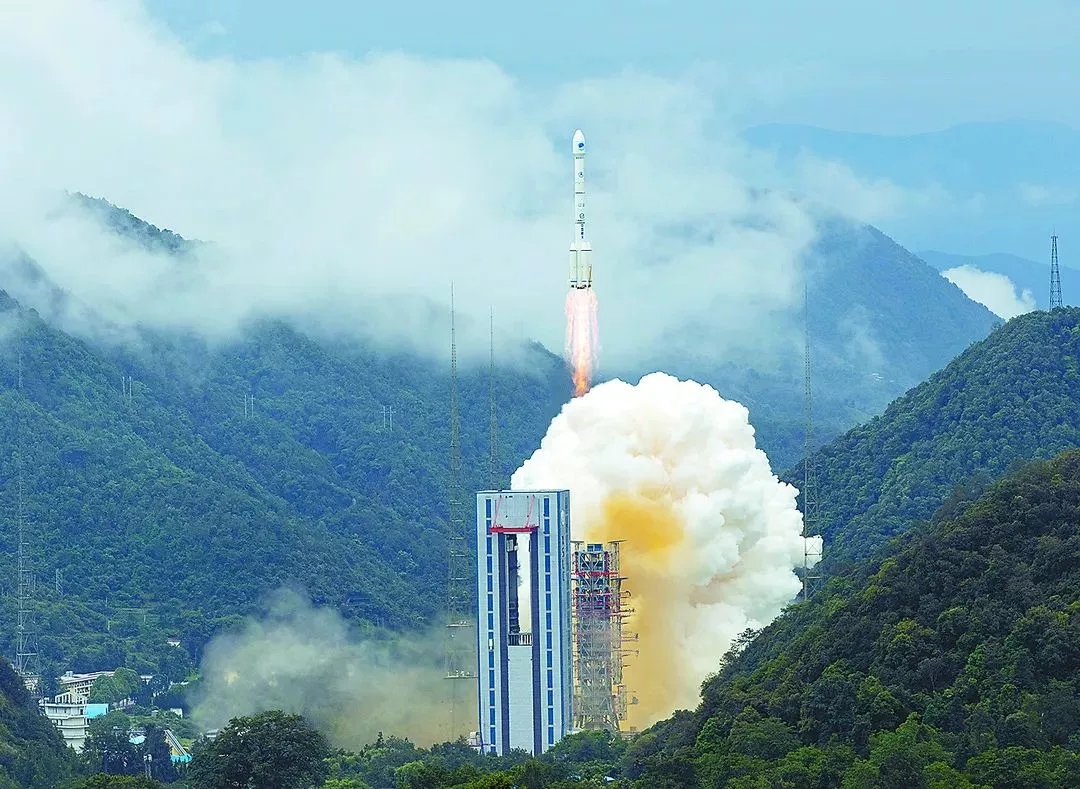 2020年6月23日,我国北斗三号全球卫星导航系统最后一颗组网卫星成功发射,标志着北斗三号全球卫星导航系统星座部署比原计划提前半年全面完成。 新华社记者 江宏景/摄